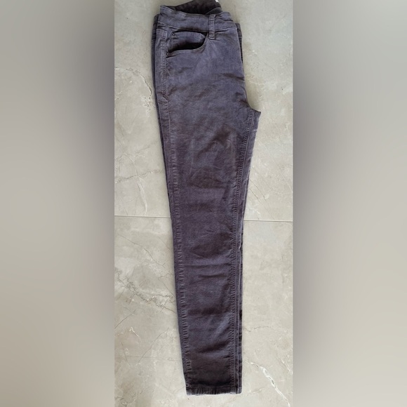 KENSIE Women’s Jeans Size Photos Grey Zip Fly Closure Straight Velvet Mid Rise - Picture 1 of 7